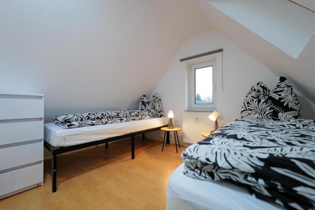 Ferienwohnungen Meerfarbig Zingst - Haustierfrei -Terrasse Mit Strandkorb Oder Balkon - E-Ladesaeule - Parkplatz - Wlan - Fahrradschuppen - Waschtrockner - Ruhig Und Zentral - Nichtraucher Zewnętrze zdjęcie