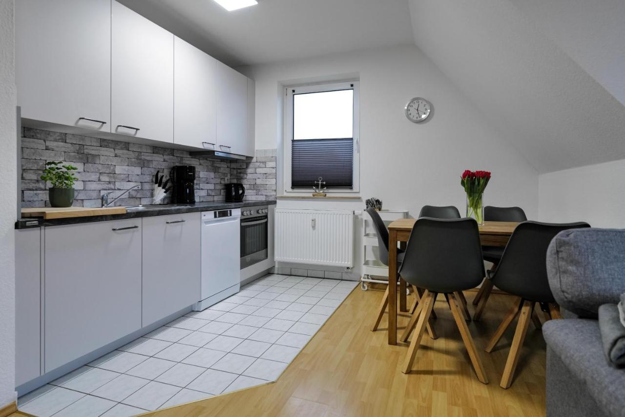 Ferienwohnungen Meerfarbig Zingst - Haustierfrei -Terrasse Mit Strandkorb Oder Balkon - E-Ladesaeule - Parkplatz - Wlan - Fahrradschuppen - Waschtrockner - Ruhig Und Zentral - Nichtraucher Zewnętrze zdjęcie