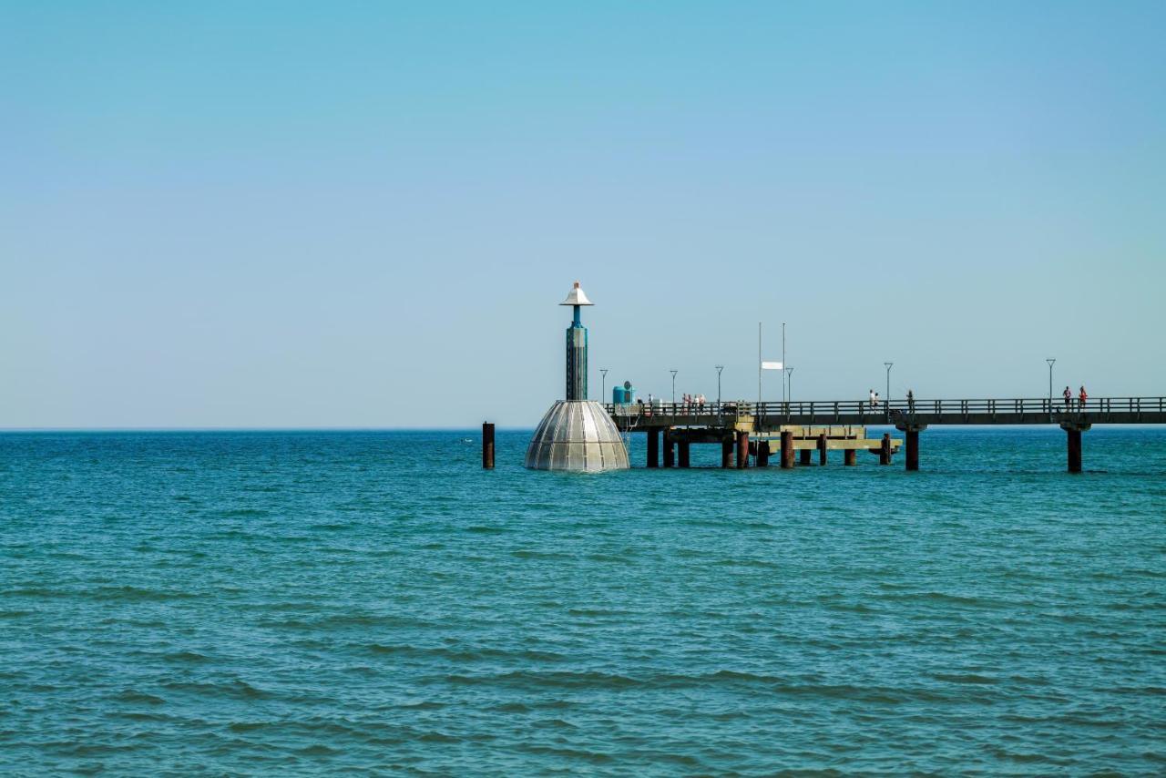 Ferienwohnungen Meerfarbig Zingst - Haustierfrei -Terrasse Mit Strandkorb Oder Balkon - E-Ladesaeule - Parkplatz - Wlan - Fahrradschuppen - Waschtrockner - Ruhig Und Zentral - Nichtraucher Zewnętrze zdjęcie