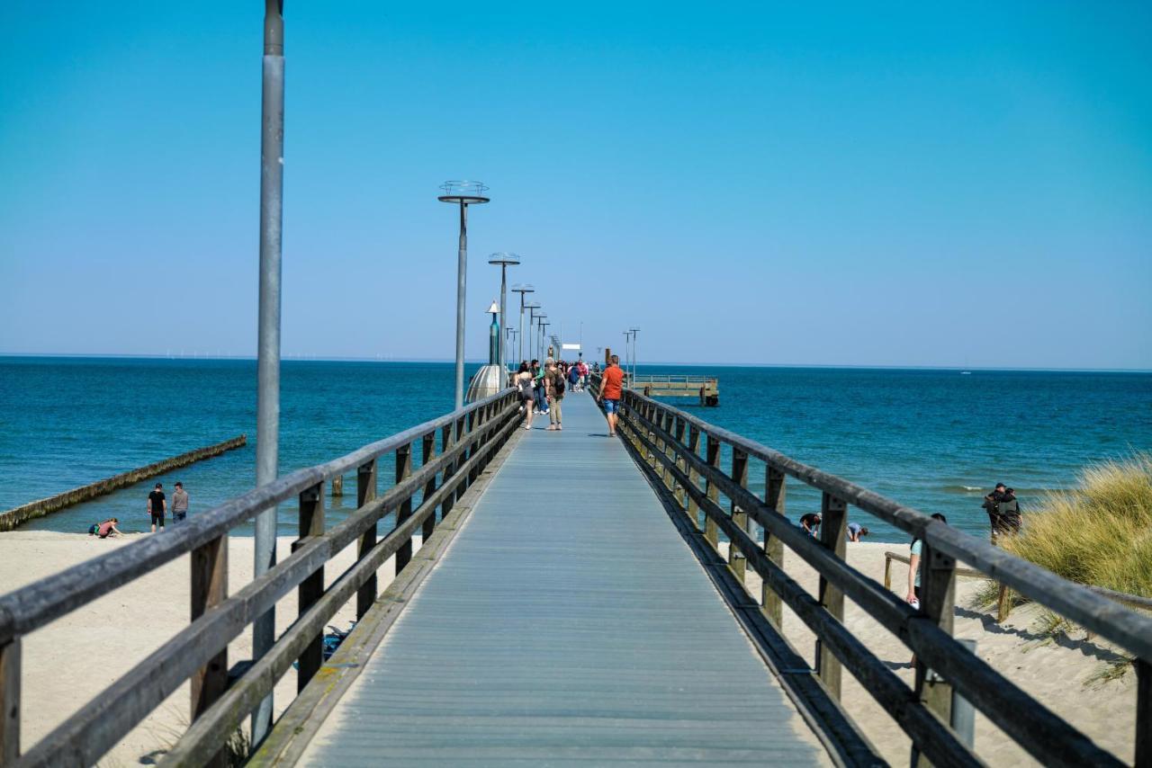 Ferienwohnungen Meerfarbig Zingst - Haustierfrei -Terrasse Mit Strandkorb Oder Balkon - E-Ladesaeule - Parkplatz - Wlan - Fahrradschuppen - Waschtrockner - Ruhig Und Zentral - Nichtraucher Zewnętrze zdjęcie