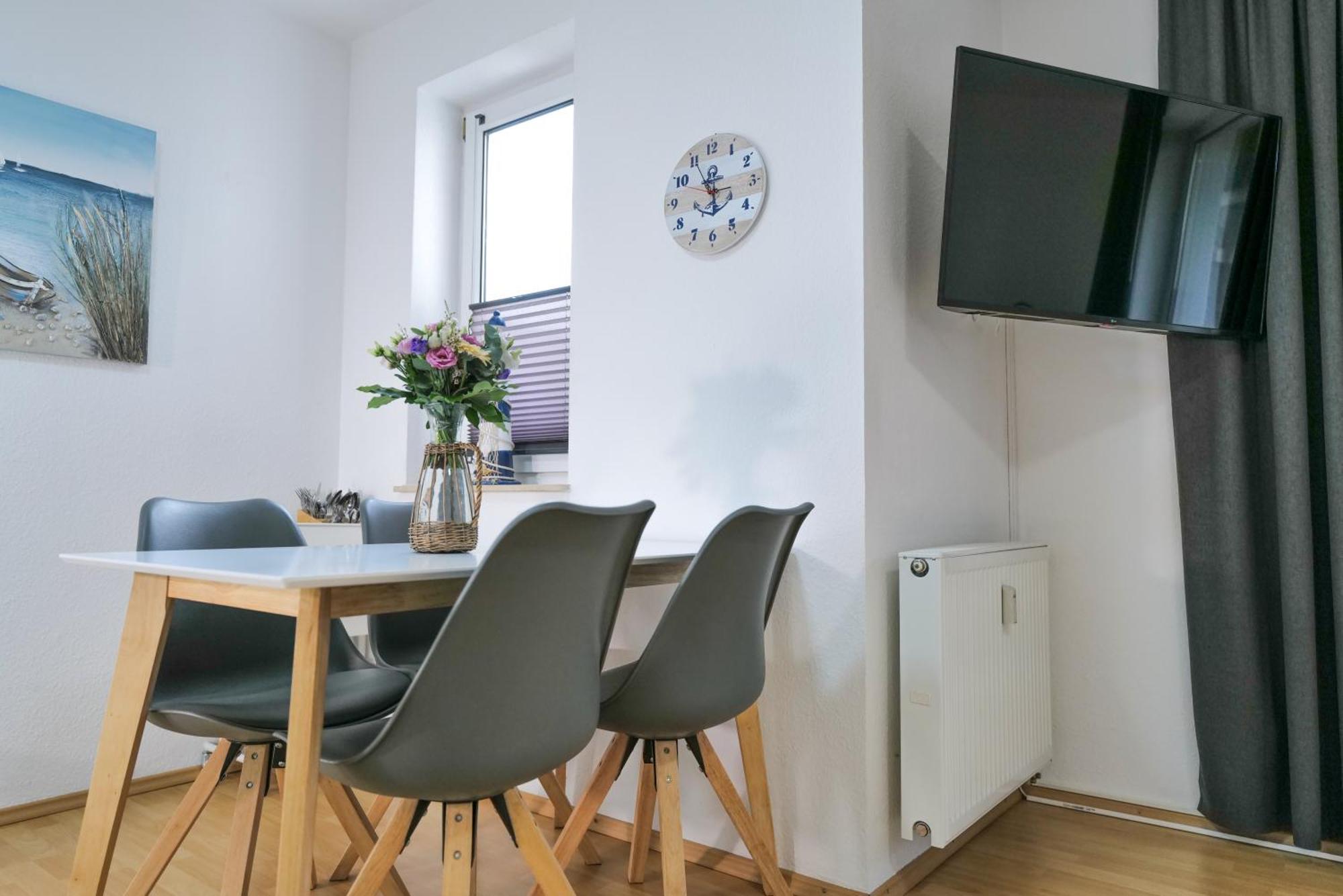 Ferienwohnungen Meerfarbig Zingst - Haustierfrei -Terrasse Mit Strandkorb Oder Balkon - E-Ladesaeule - Parkplatz - Wlan - Fahrradschuppen - Waschtrockner - Ruhig Und Zentral - Nichtraucher Zewnętrze zdjęcie